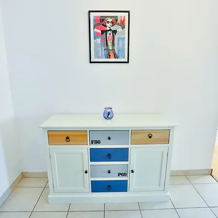 Ibis דירה