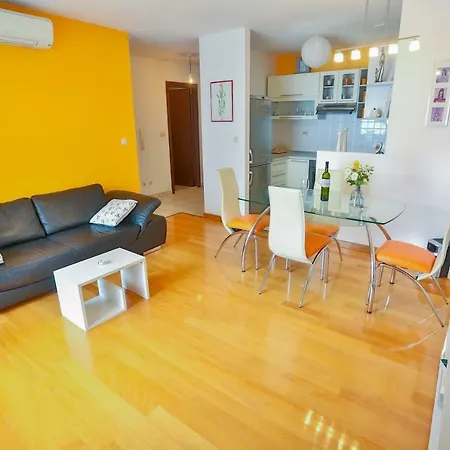 Ibis Apartment *
