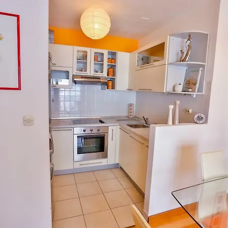 Ibis Apartment *